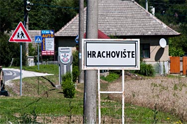 vstupná tabuľa do obce Hrachovište