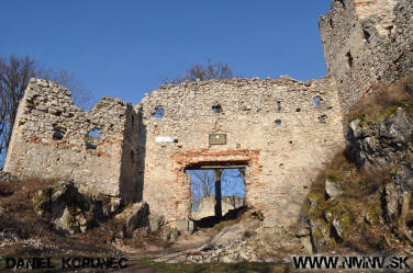 hrad tematin vstupna brana